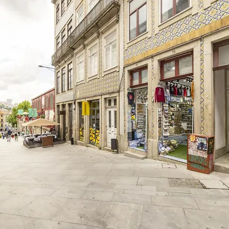 Ribeira Flat * Porto